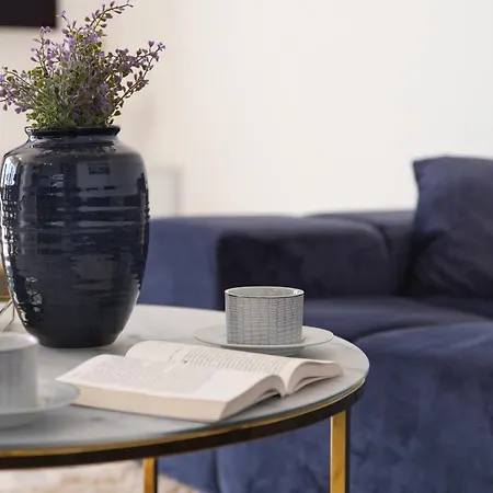 Blue Wave Apartment *